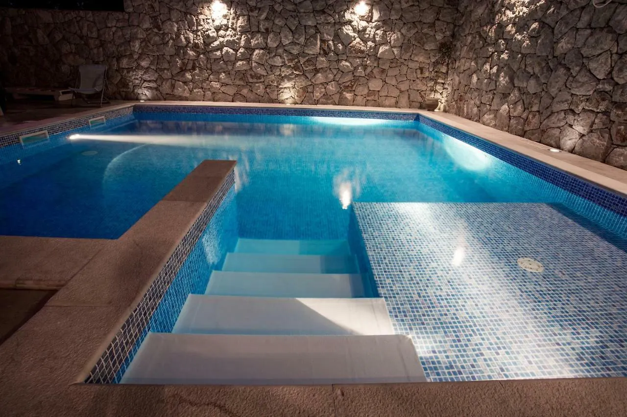 Family Apartments Svob With Pool Novi Vinodolski