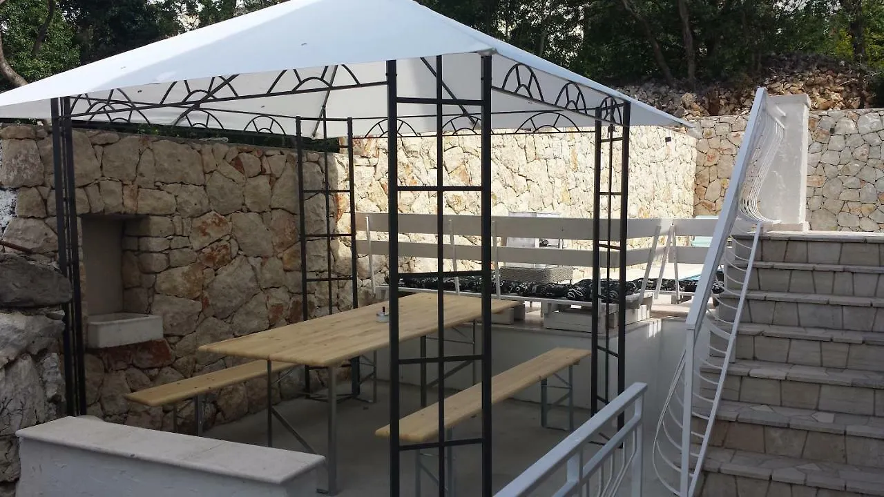 Family Apartments Svob With Pool Novi Vinodolski