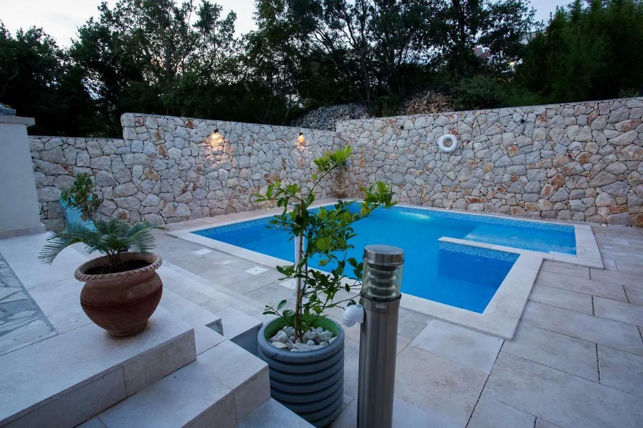 Family Apartments Svob With Pool Novi Vinodolski